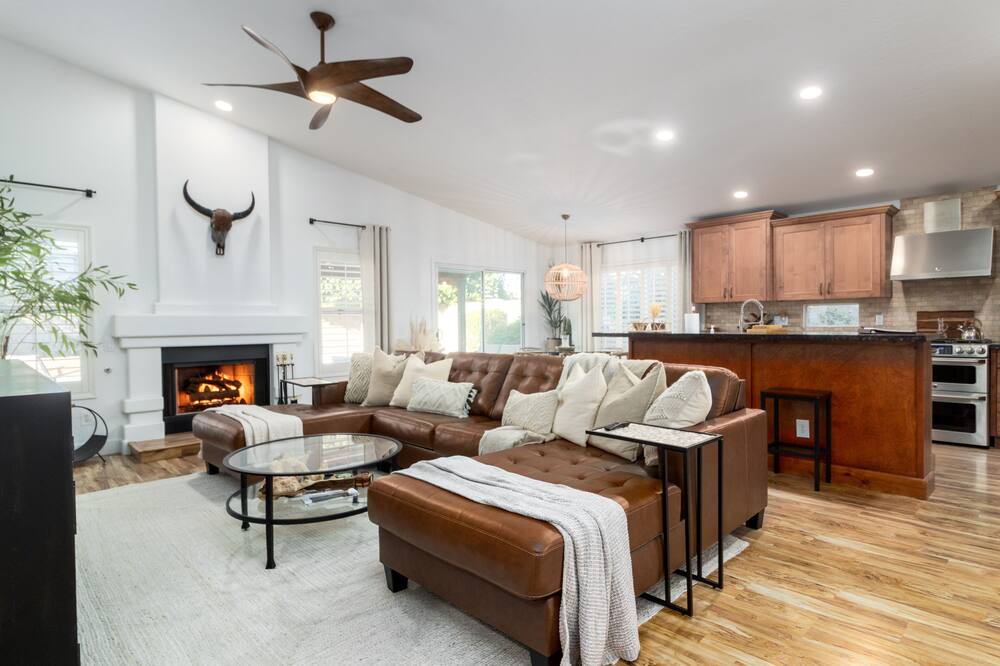 Photo of Bedroom in Paradise Valley Village