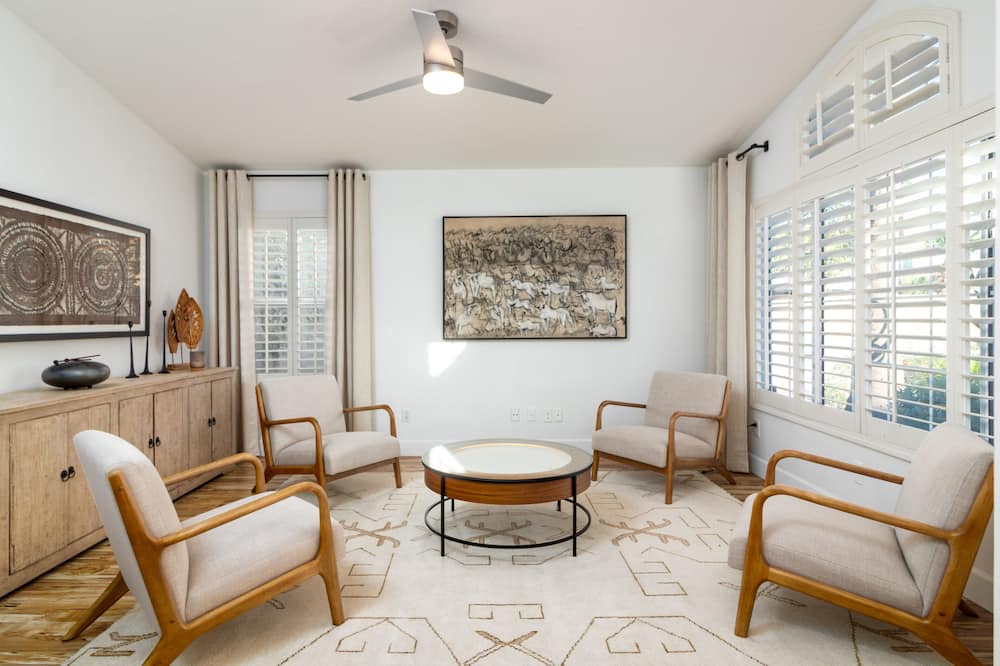 Photo of Bedroom in Paradise Valley Village