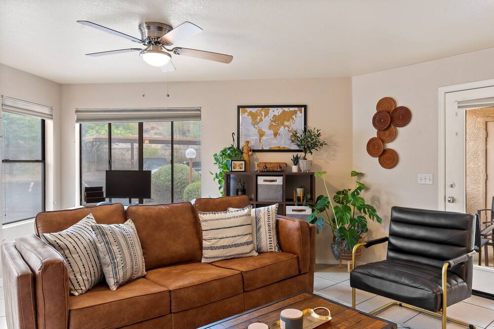 Photo of Livingroom in Quail Canyon