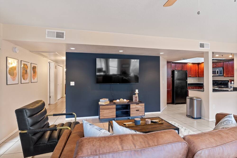 Photo of Livingroom in Quail Canyon