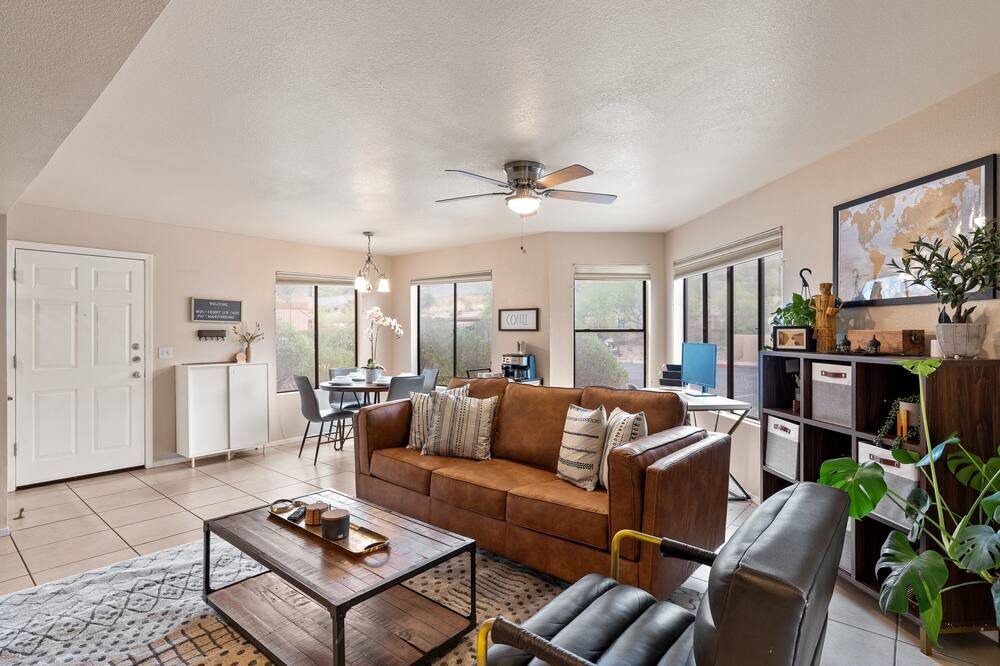 Photo of Livingroom in Quail Canyon