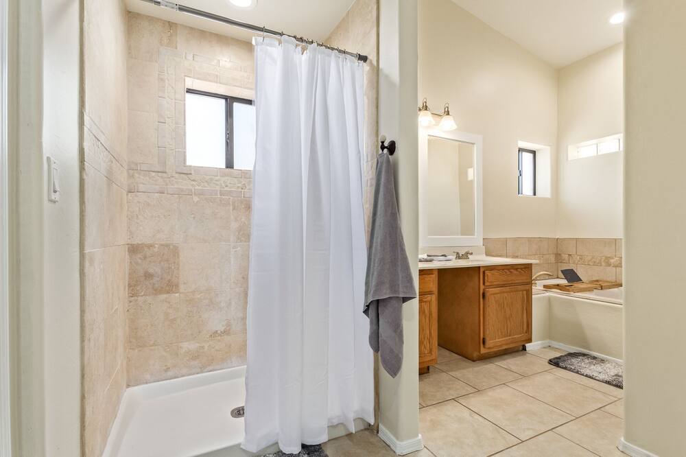 Photo of Bathroom in Drexel Heights