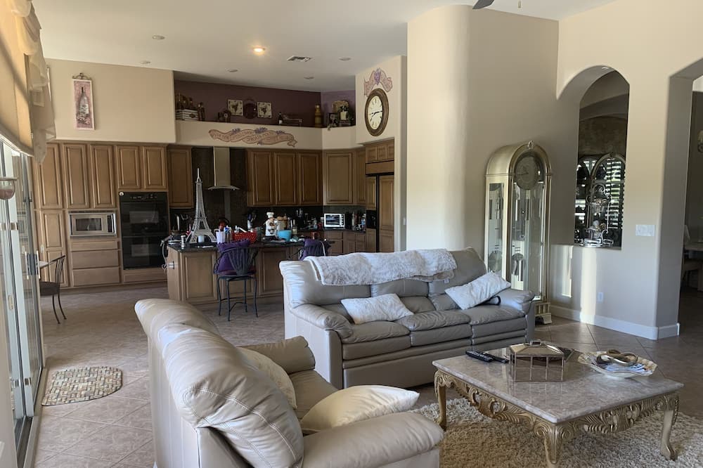 Photo of Livingroom in Foothills