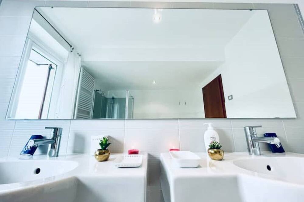 Photo of Bathroom in Barco