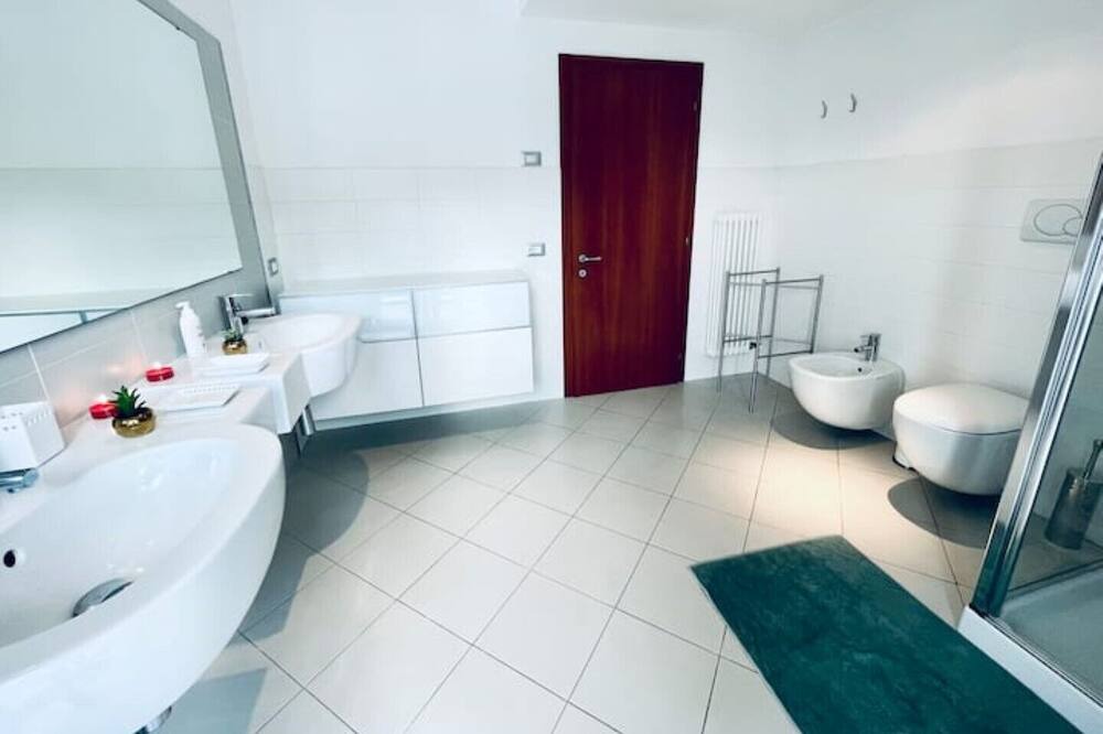 Photo of Bathroom in Barco