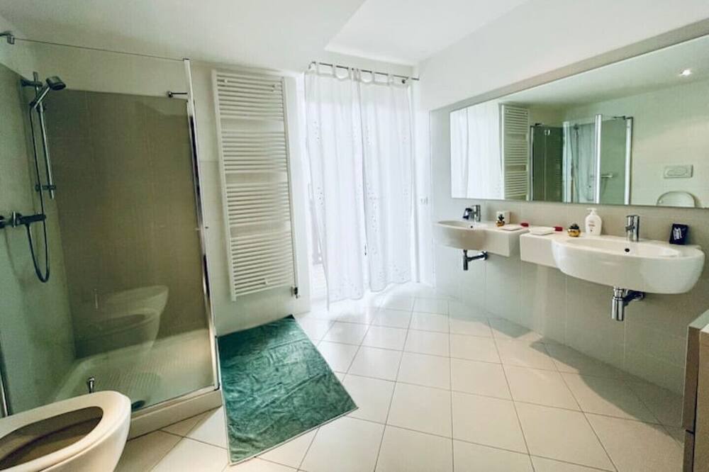 Photo of Bathroom in Barco