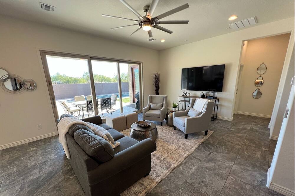 Photo of Livingroom in Queen Creek