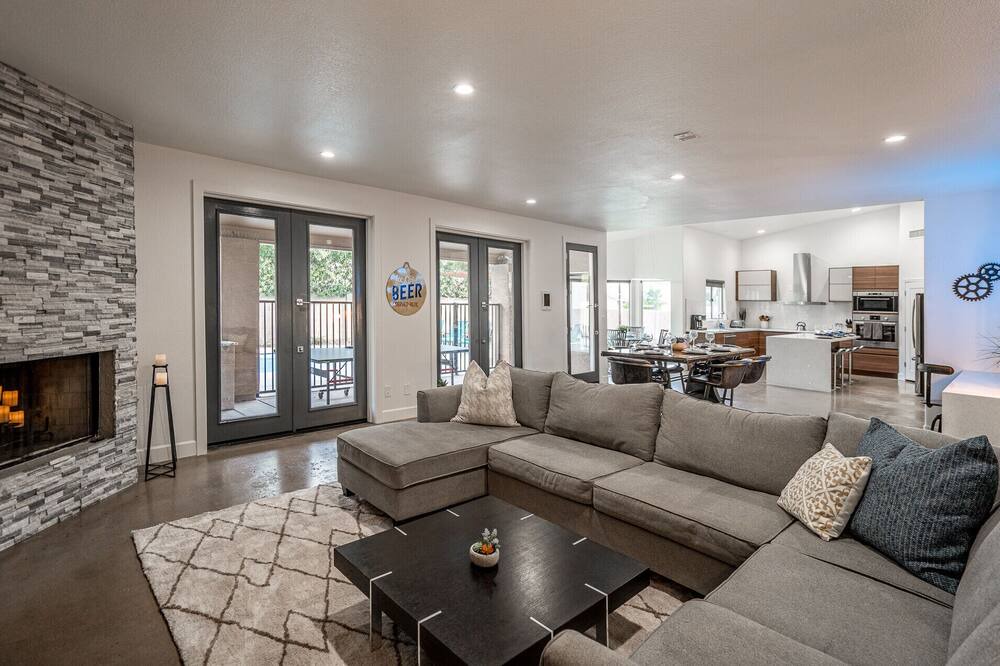 Photo of Livingroom in Desert Paradise Estates