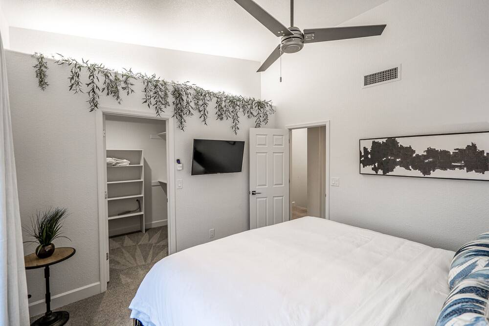 Photo of Bedroom in Desert Paradise Estates