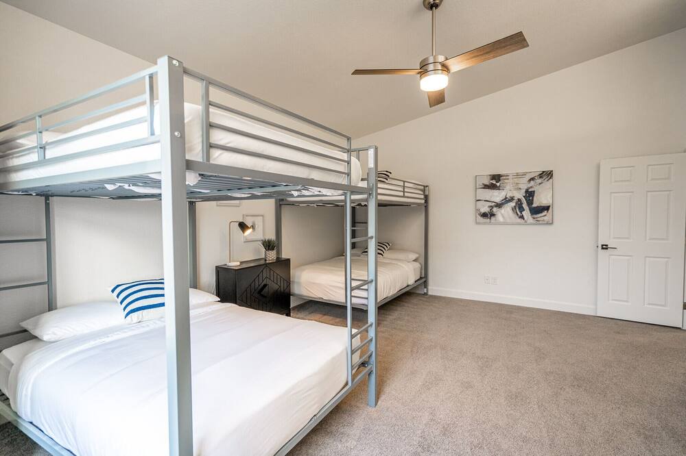 Photo of Bedroom in Desert Paradise Estates