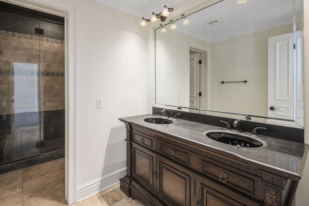 Photo of Bathroom in Country Club Acres
