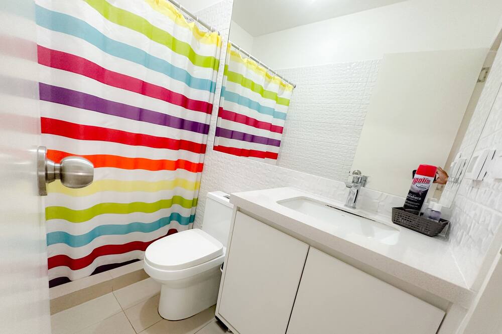 Photo of Bathroom in Lince
