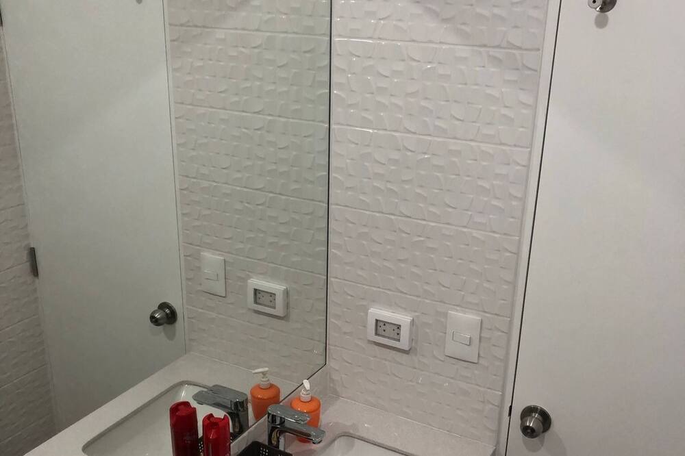 Photo of Bathroom in Lince
