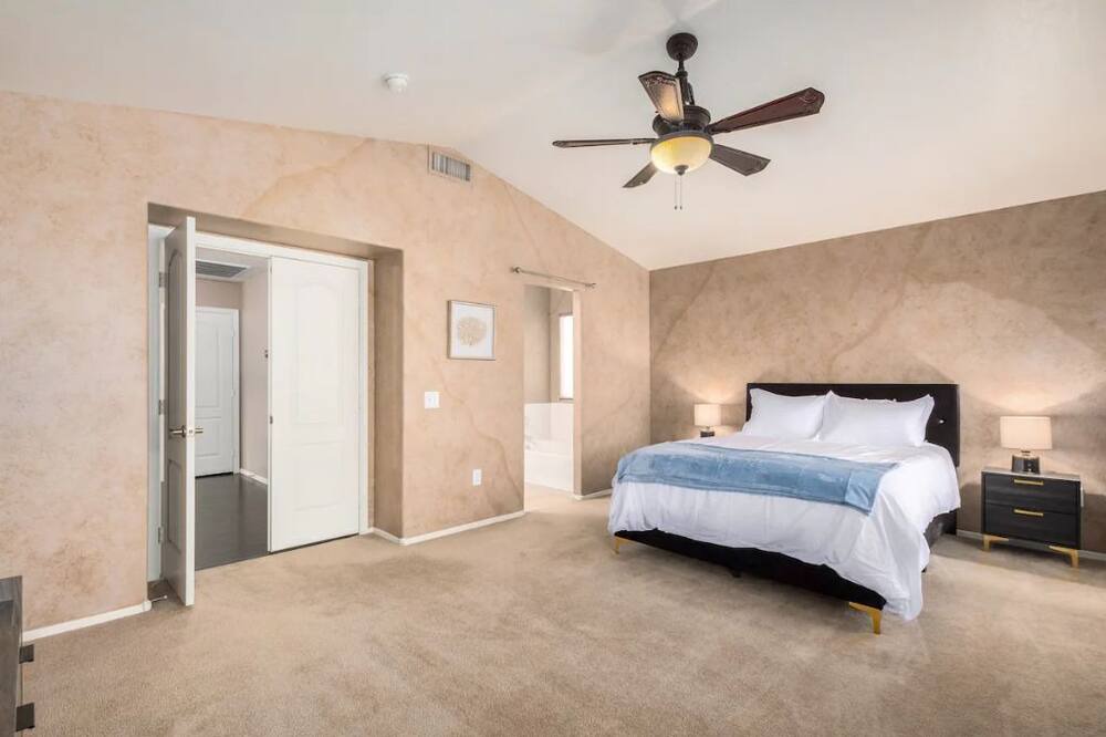 Photo of Bedroom in Paradise Valley Village