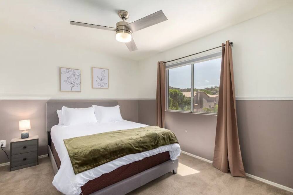 Photo of Bedroom in Paradise Valley Village
