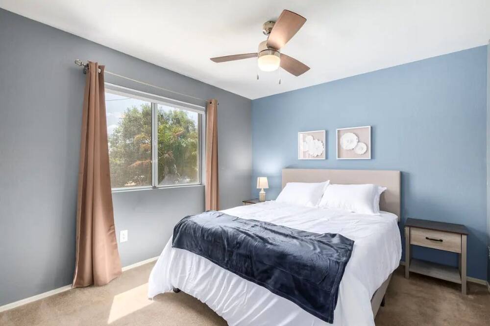 Photo of Bedroom in Paradise Valley Village