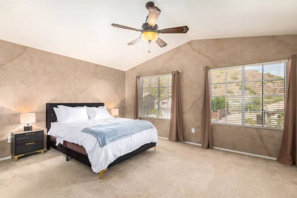 Photo of Bedroom in Paradise Valley Village