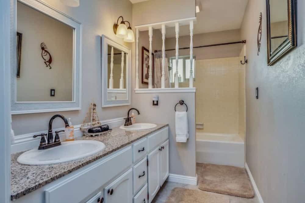Photo of Bathroom in Tanque Verde