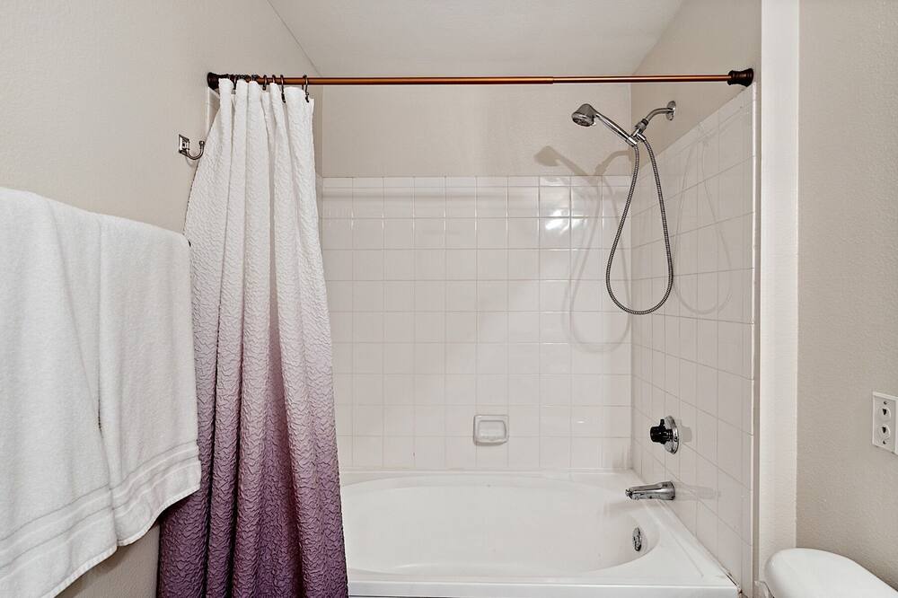 Photo of Bathroom in Desert Paradise Estates