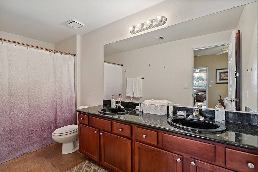 Photo of Bathroom in Desert Paradise Estates