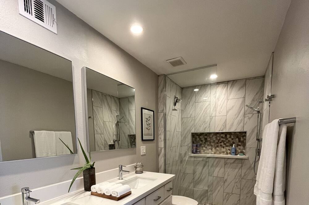 Photo of Bathroom in Pointe Scottsdale