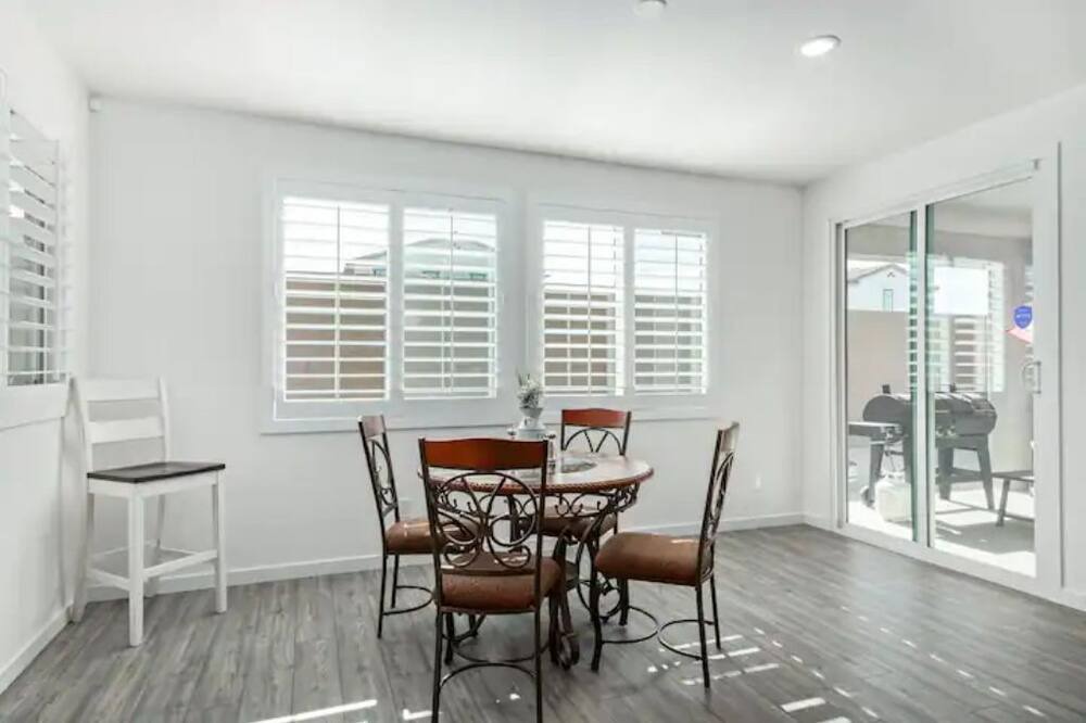 Photo of Bedroom in Montecito in Estrella