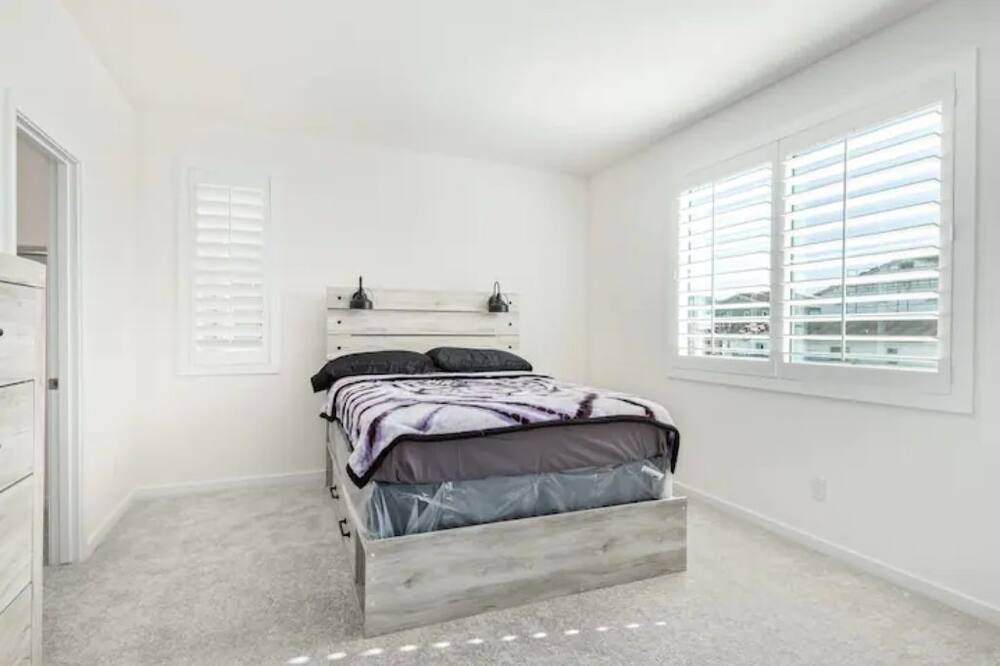 Photo of Bedroom in Montecito in Estrella