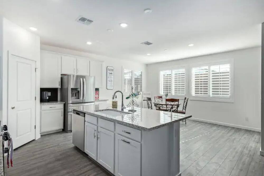 Photo of Kitchen in Montecito in Estrella