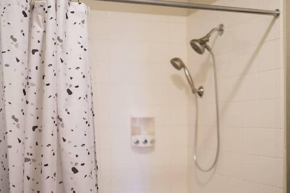 Photo of Bathroom in Desert Paradise Estates