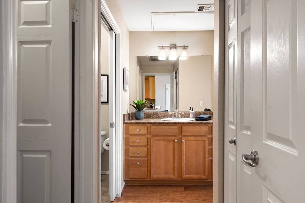 Photo of Bathroom in Desert Paradise Estates