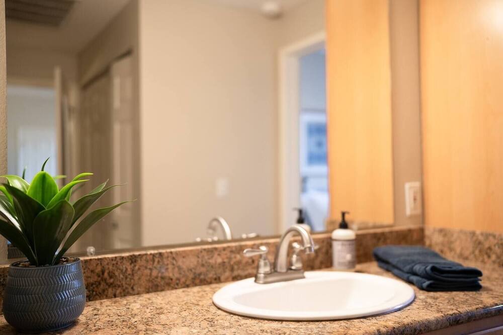 Photo of Bathroom in Desert Paradise Estates