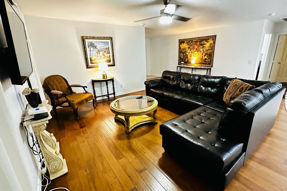 Photo of Livingroom in South Mountain