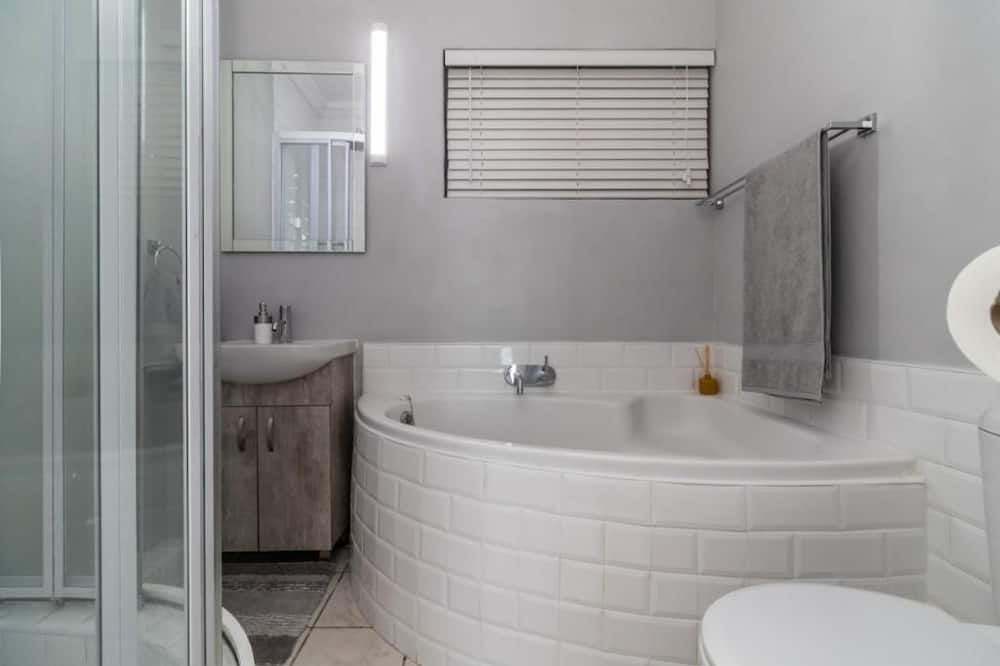 Photo of Bathroom in Amanzimtoti