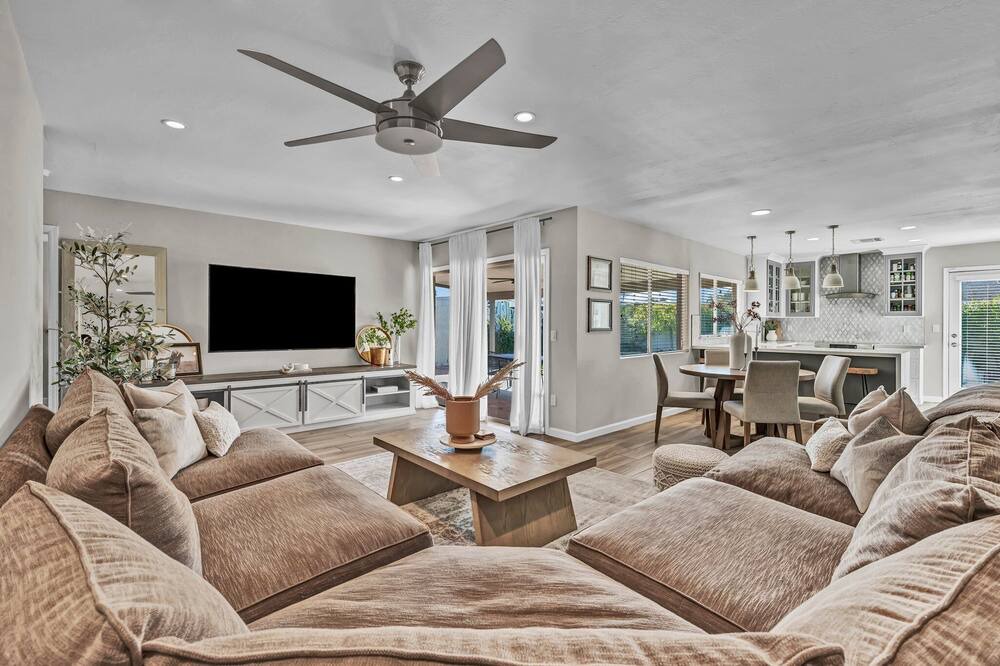 Photo of Livingroom in McCormick Ranch