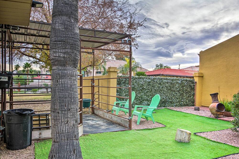 Photo of Outdoor in Paradise Valley Village