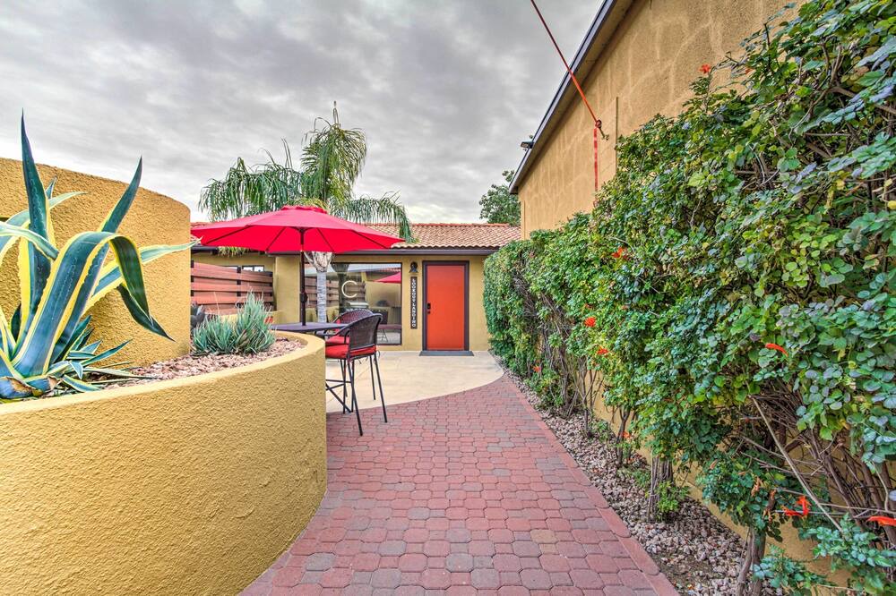 Photo of Outdoor in Paradise Valley Village
