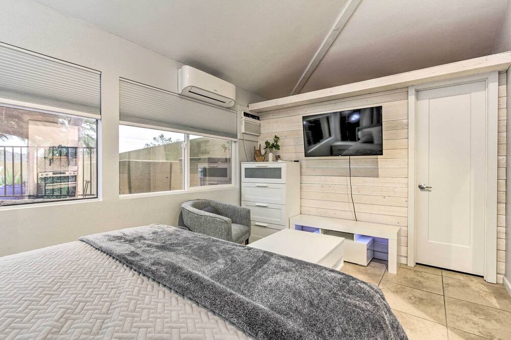Photo of Bedroom in Paradise Valley Village