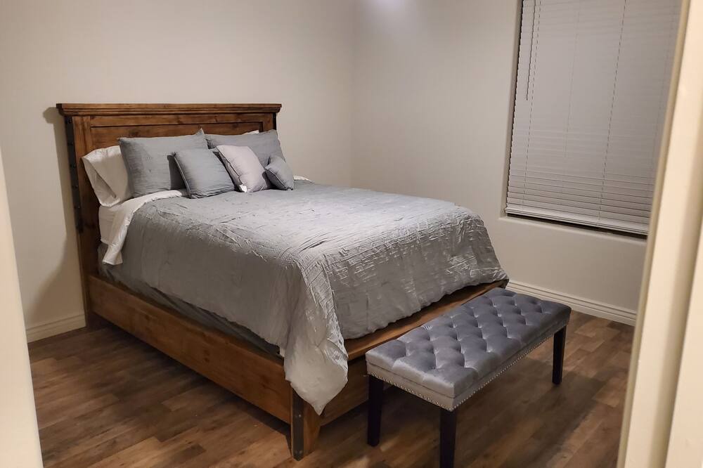 Photo of Bedroom in South Mountain