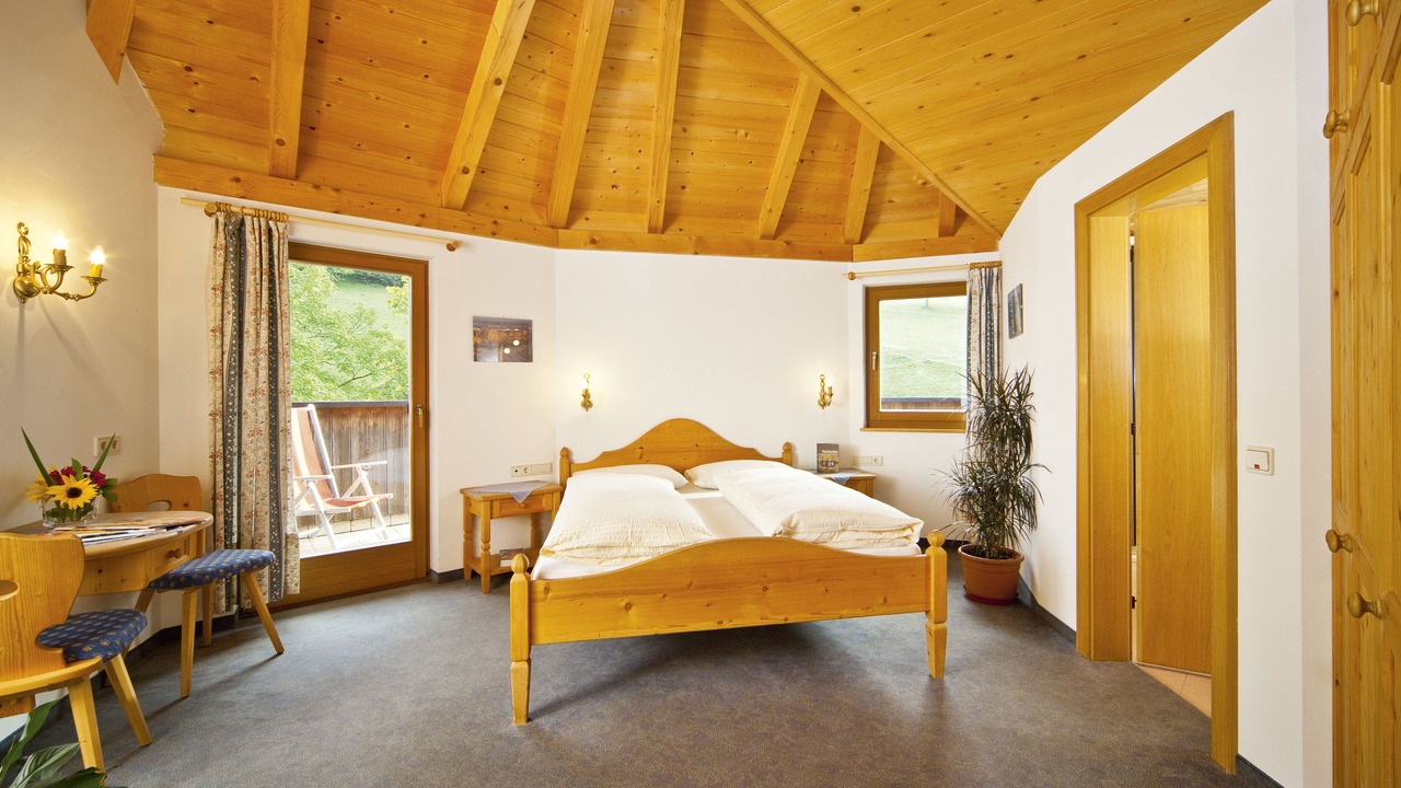 Photo of Bedroom in Tires