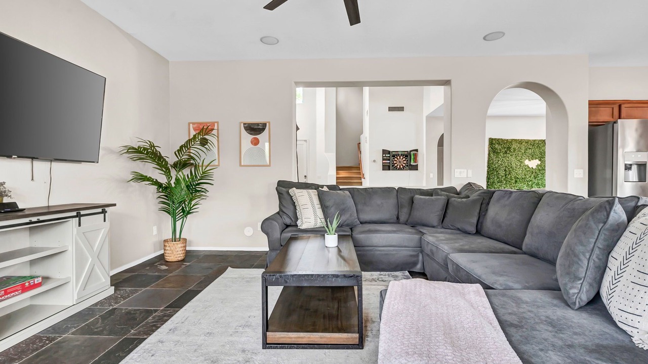 Photo of Livingroom in Foothills Reserve
