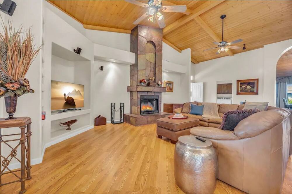 Photo of Livingroom in Rio Verde Foothills