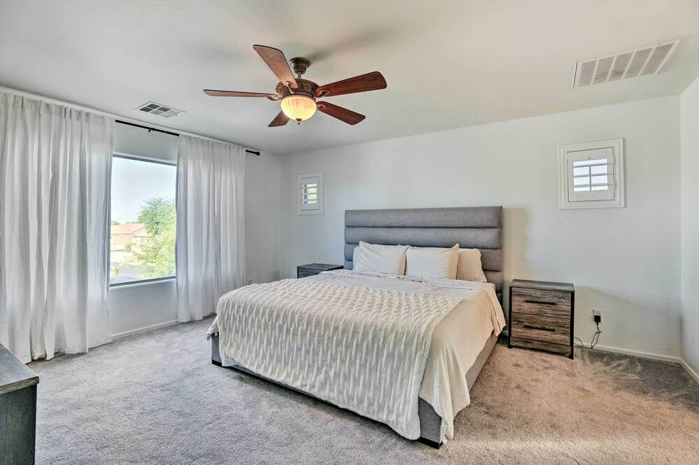 Photo of Bedroom in Emperor Estates