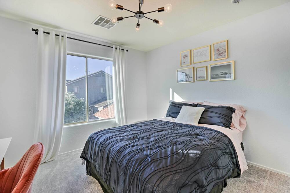Photo of Bedroom in Emperor Estates
