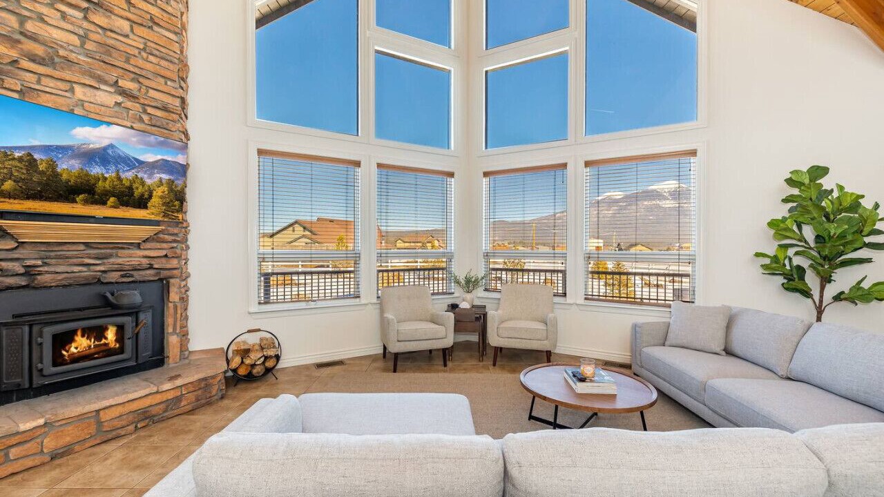Photo of Livingroom in Baderville