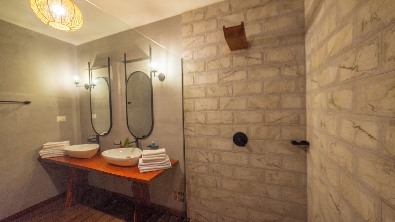 Photo of Bathroom in Sauce