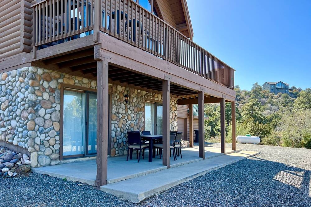 Photo of Outdoor in Highland Pines
