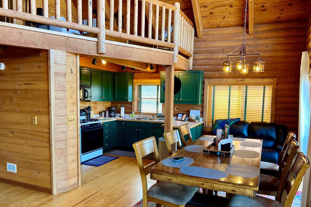 Photo of Livingroom in Highland Pines