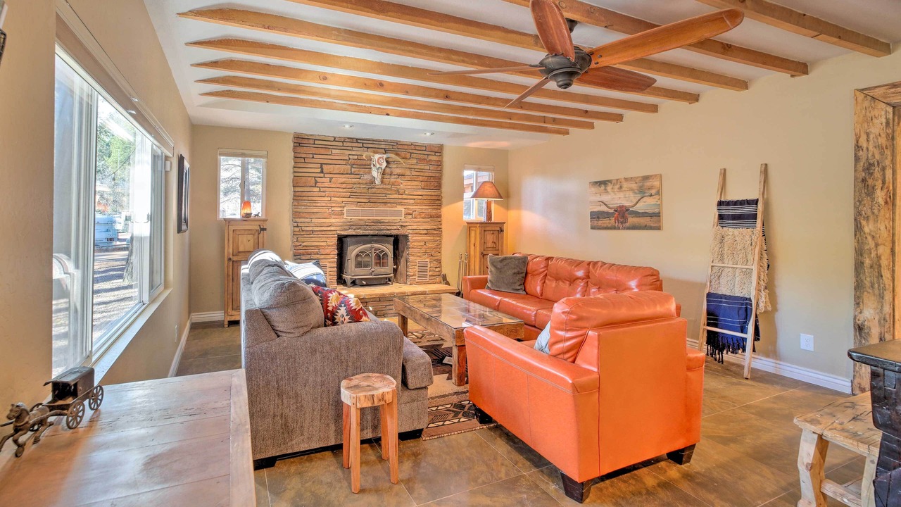 Photo of Livingroom in Christopher Creek