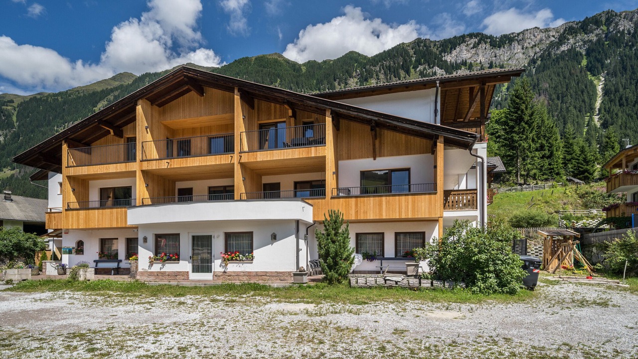 Photo of Outdoor in Racines