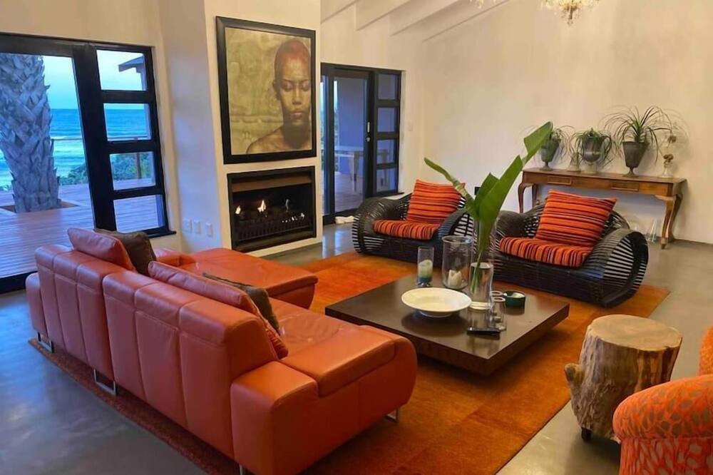 Photo of Livingroom in Trafalgar